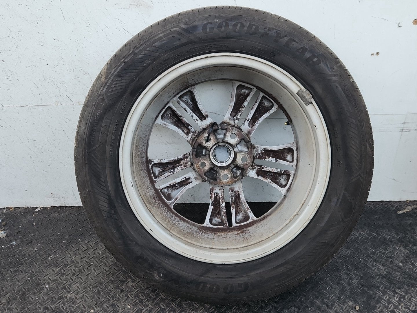 2012 Nissan Qashqai MK1 FL (J10) 17" Alloy Wheel with Tyre 215/60/17 ~4mm