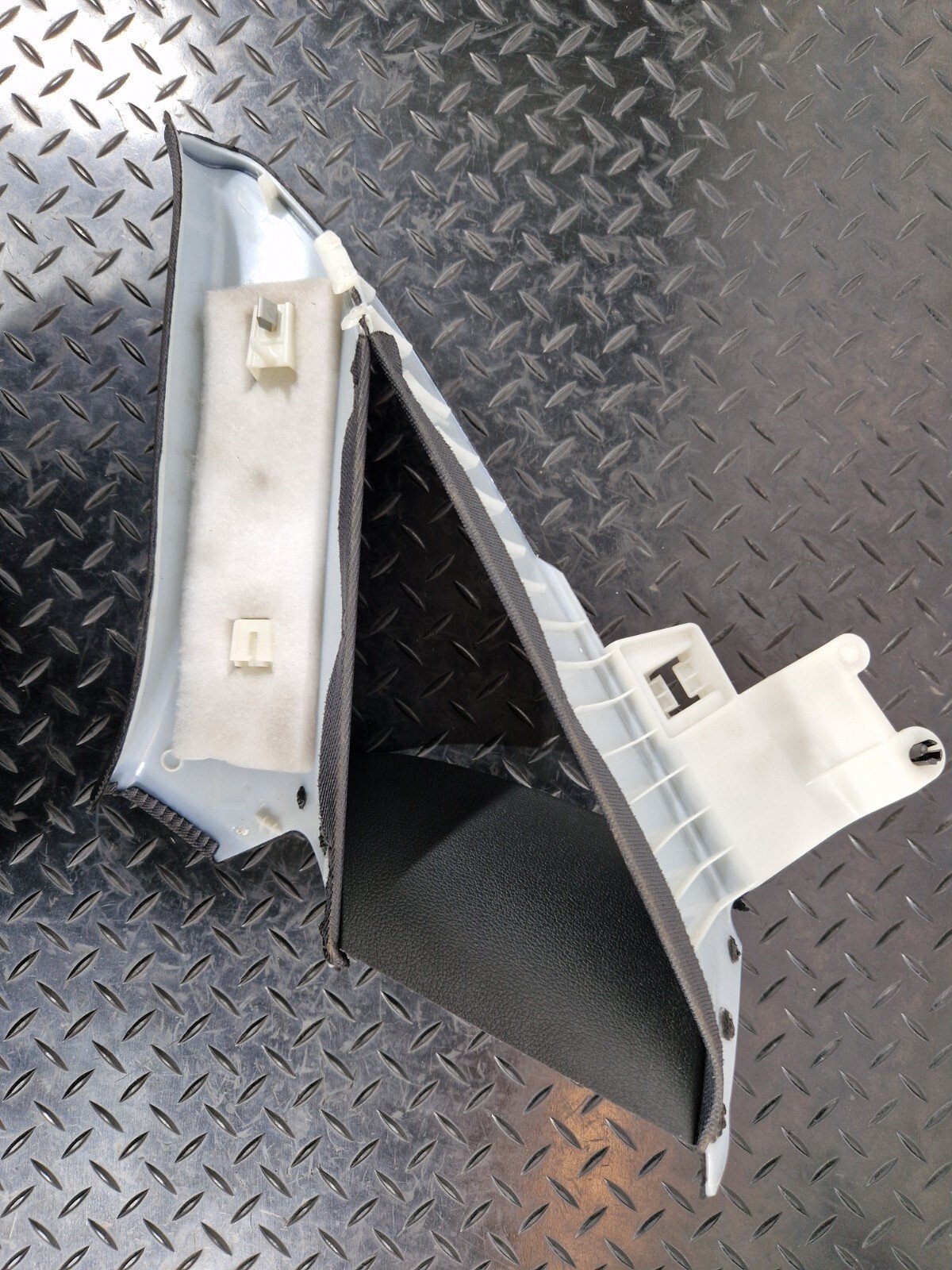 16-19 AUDI A4 B9 GENUINE REAR LEFT N/S C-PILLAR COMPLETE TRIM 8W5867287A