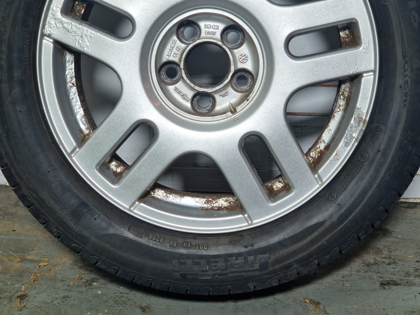 Volkswagen Golf V5 16" Alloy Wheel with Tyre 7mm 205/55/16 1J0601025F
