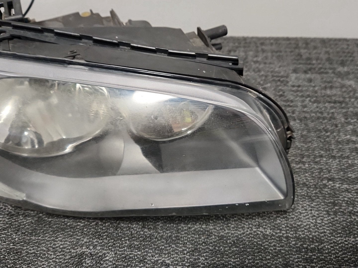 BMW 116d E87 Hatchback Genuine Front Right O/S Driver Headlight 7249652-01