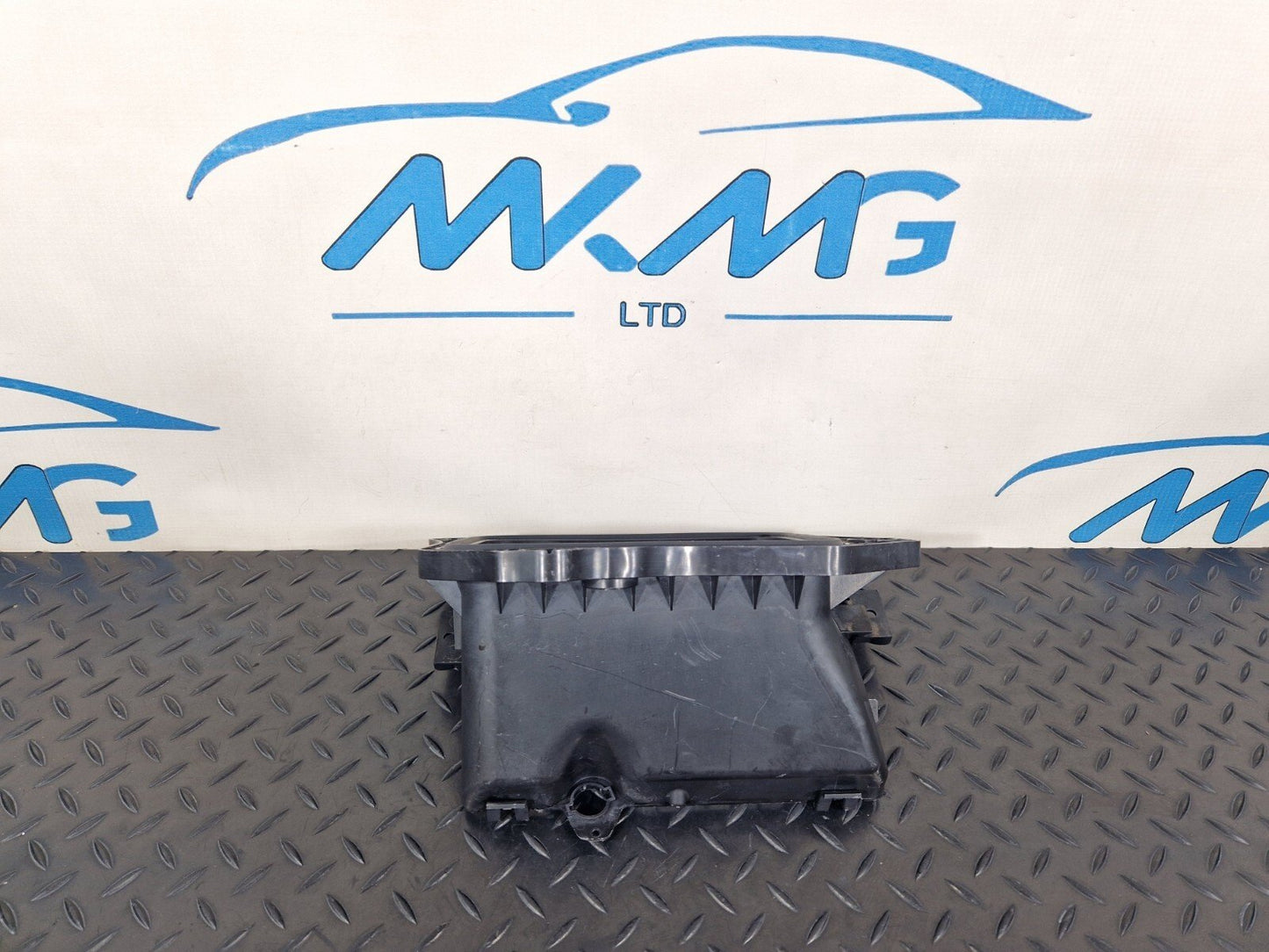 16-19 AUDI A4 B9 GENUINE OEM FRONT AIR INTAKE DUCT VENT 8W2819904A