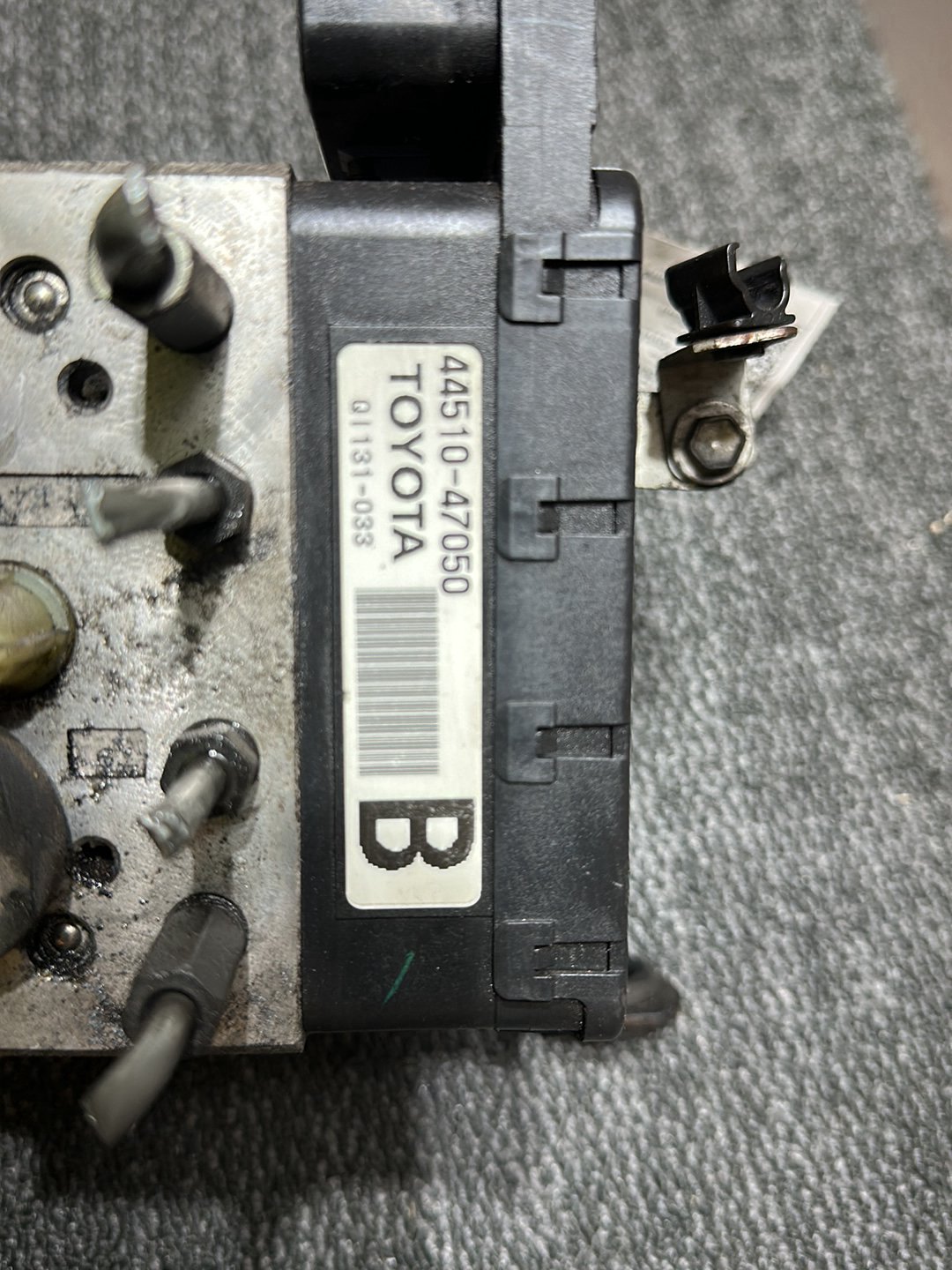 Toyota Prius MK2 (NHW20) Hatchback Genuine ABS Brake Pump Module 44510-47050