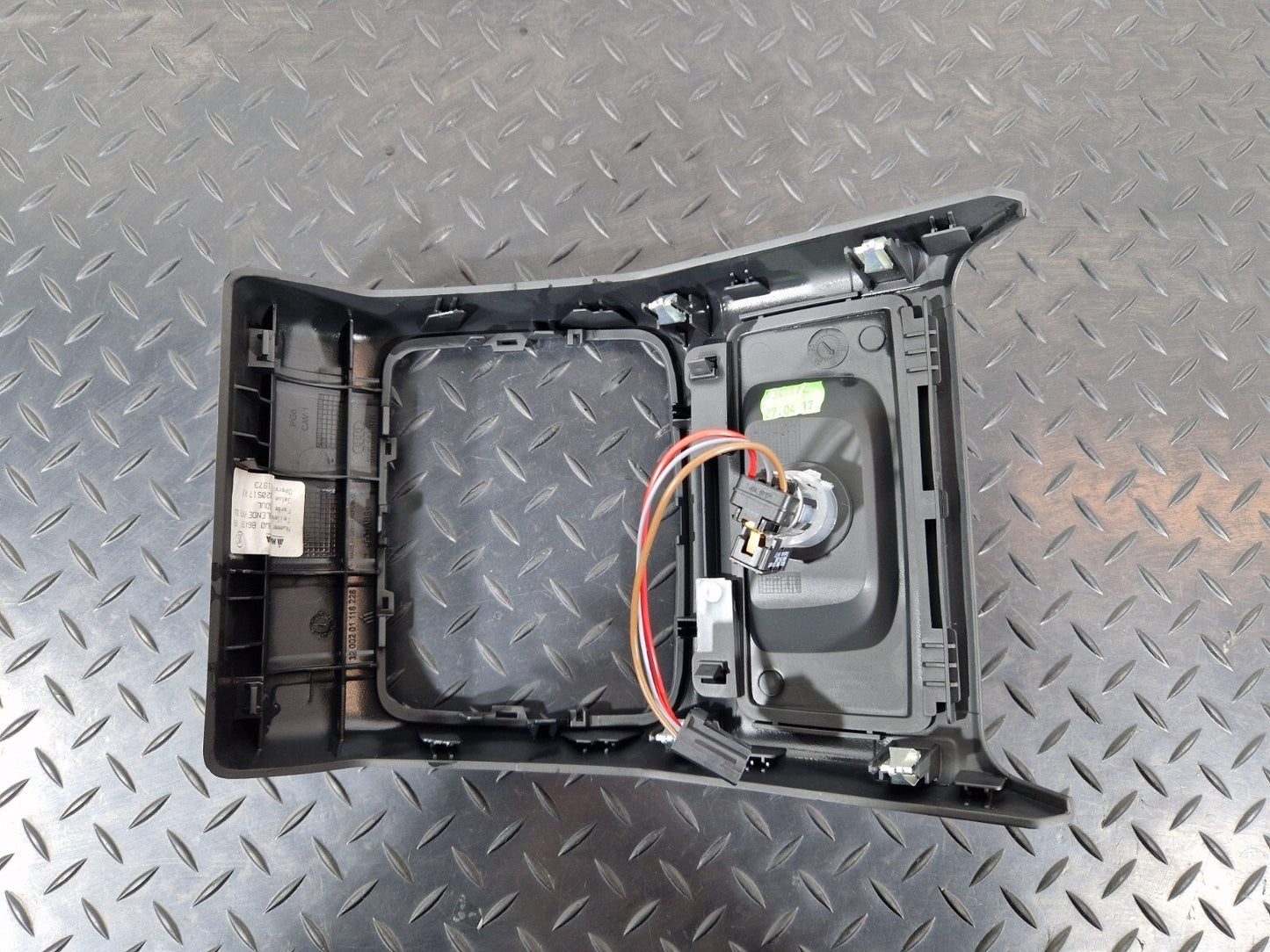 16-19 AUDI A4 B9 GENUINE OEM CENTRE CONSOLE REAR TRIM 8W0864376 8W0863324