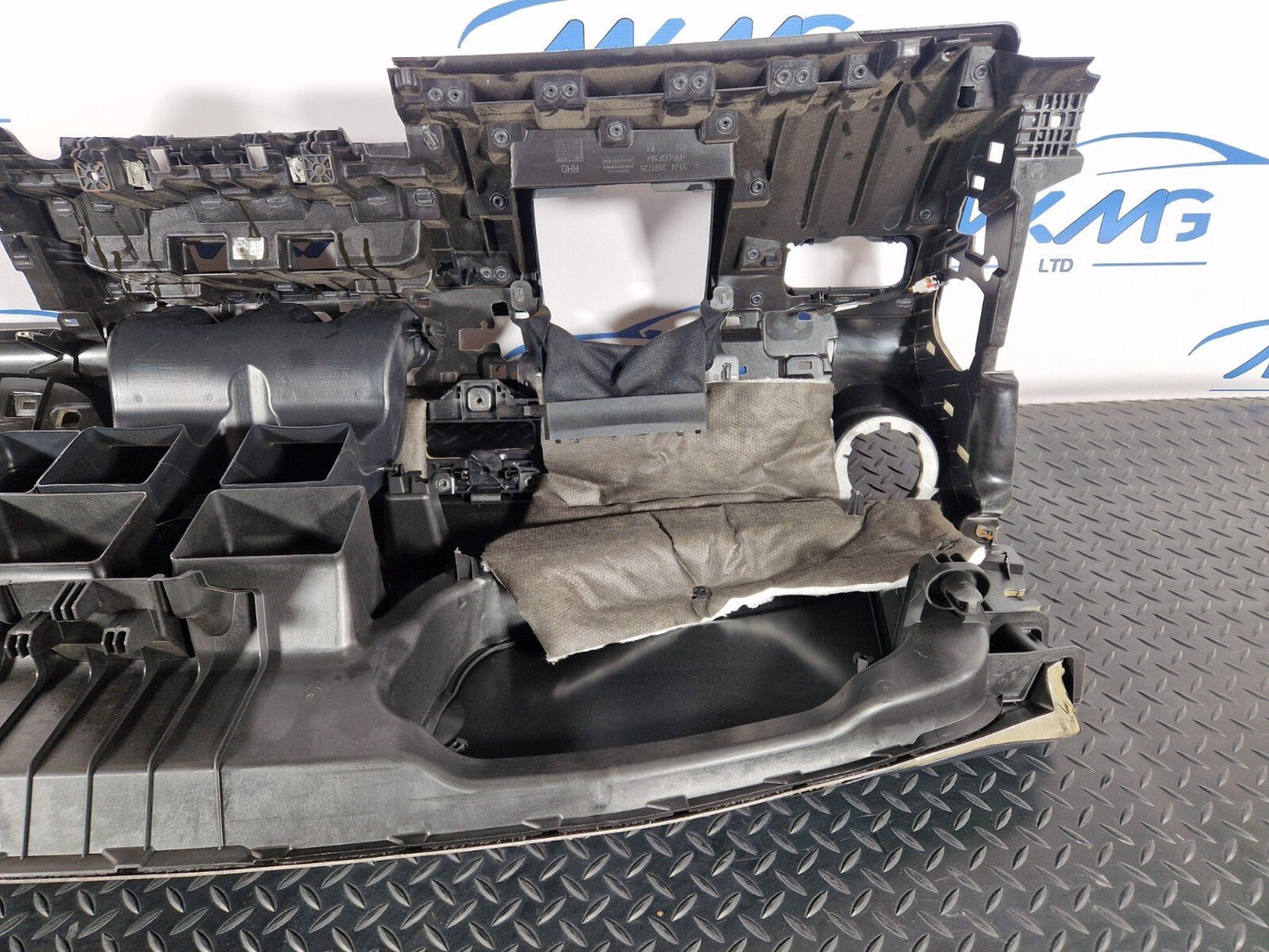19-ON MERCEDES BENZ B CLASS W247 GENUINE DASHBOARD PANEL WITH A-BAG 2478607302