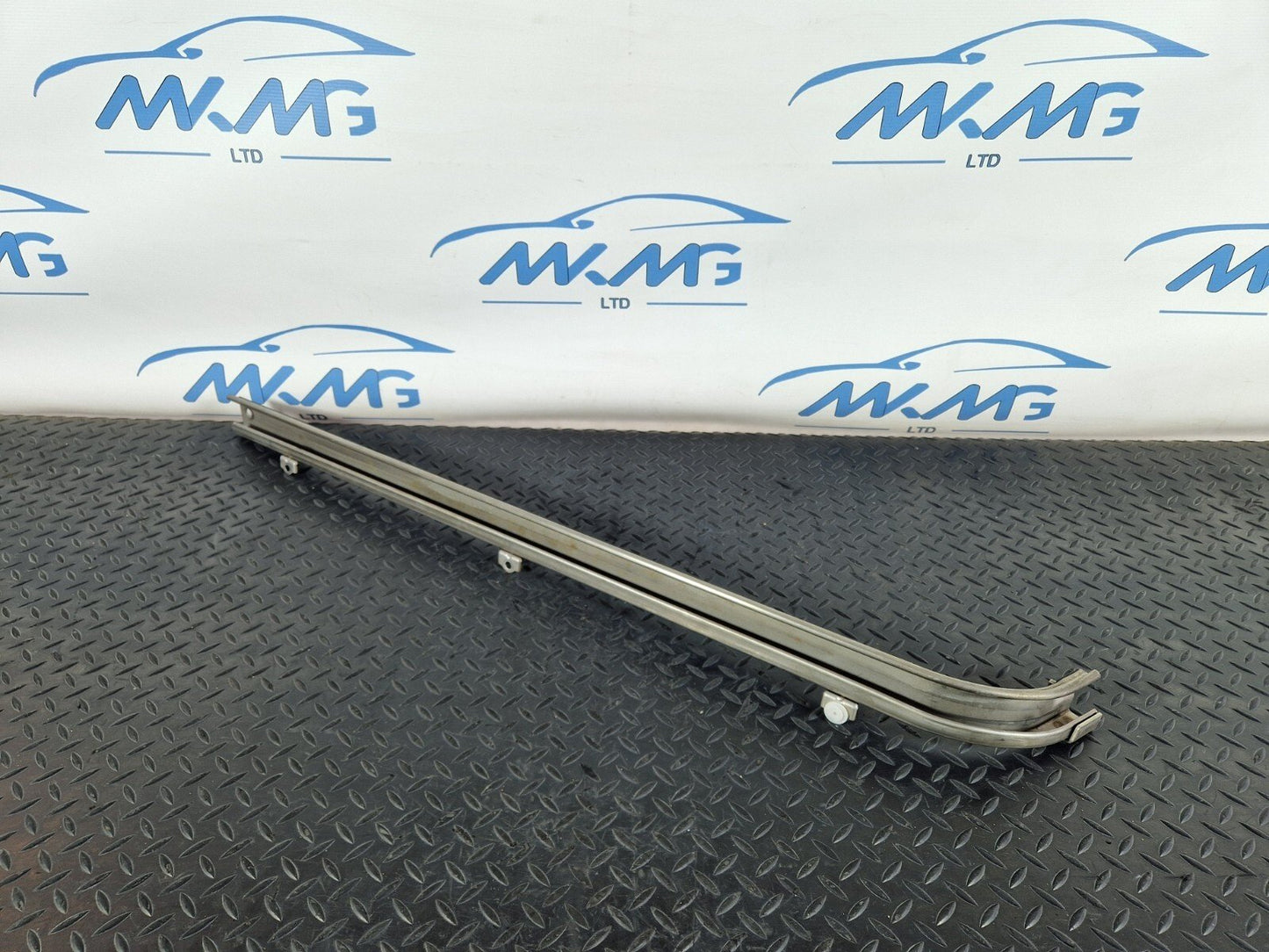 14-23 MERCEDES BENZ VITO W447 MIDDLE LEFT SLIDING DOOR RUNNER GUIDE A4477662100