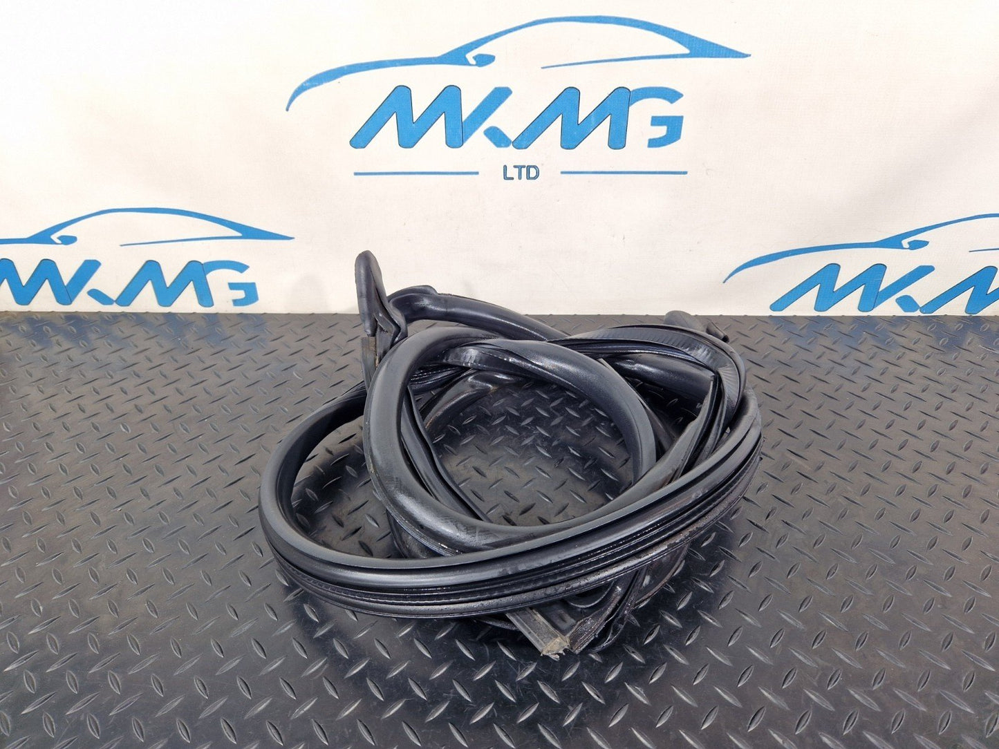 16-24 AUDI A5 F5 GENUINE FRONT LEFT PASSENGER SIDE DOOR RUBBER SEAL 8W6831707