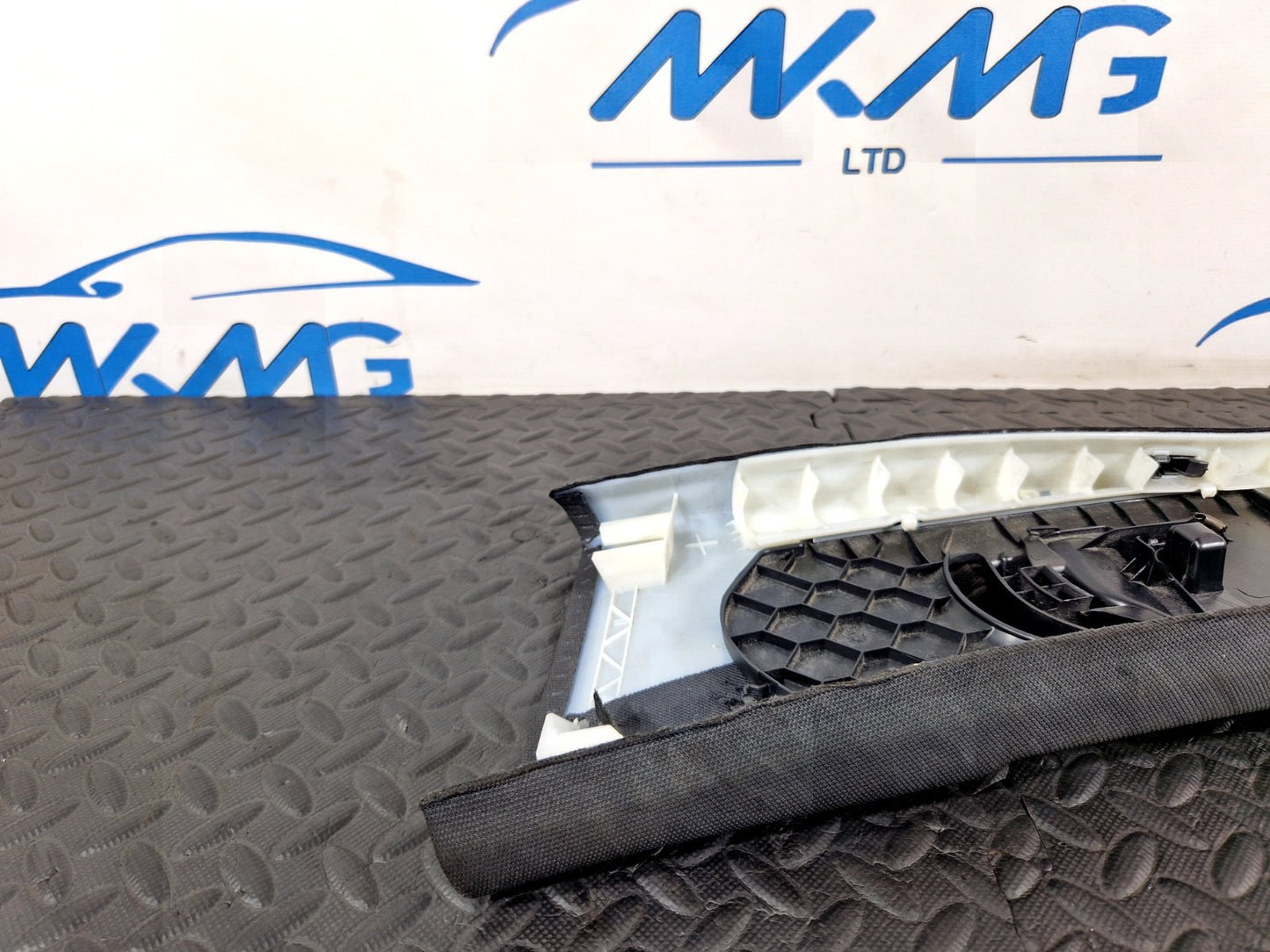 16-19 AUDI A4 B9 ESTATE GENUINE RIGHT DRIVER SIDE B-PILLAR TRIM COVER 8W0867244D