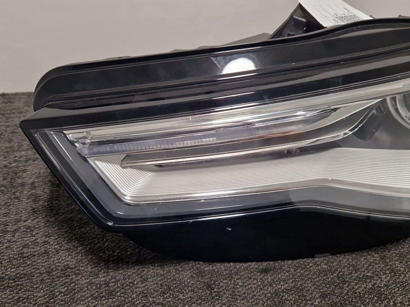 Audi A6 C7 Genuine Front Left N/S Passenger Headlight *Damaged*