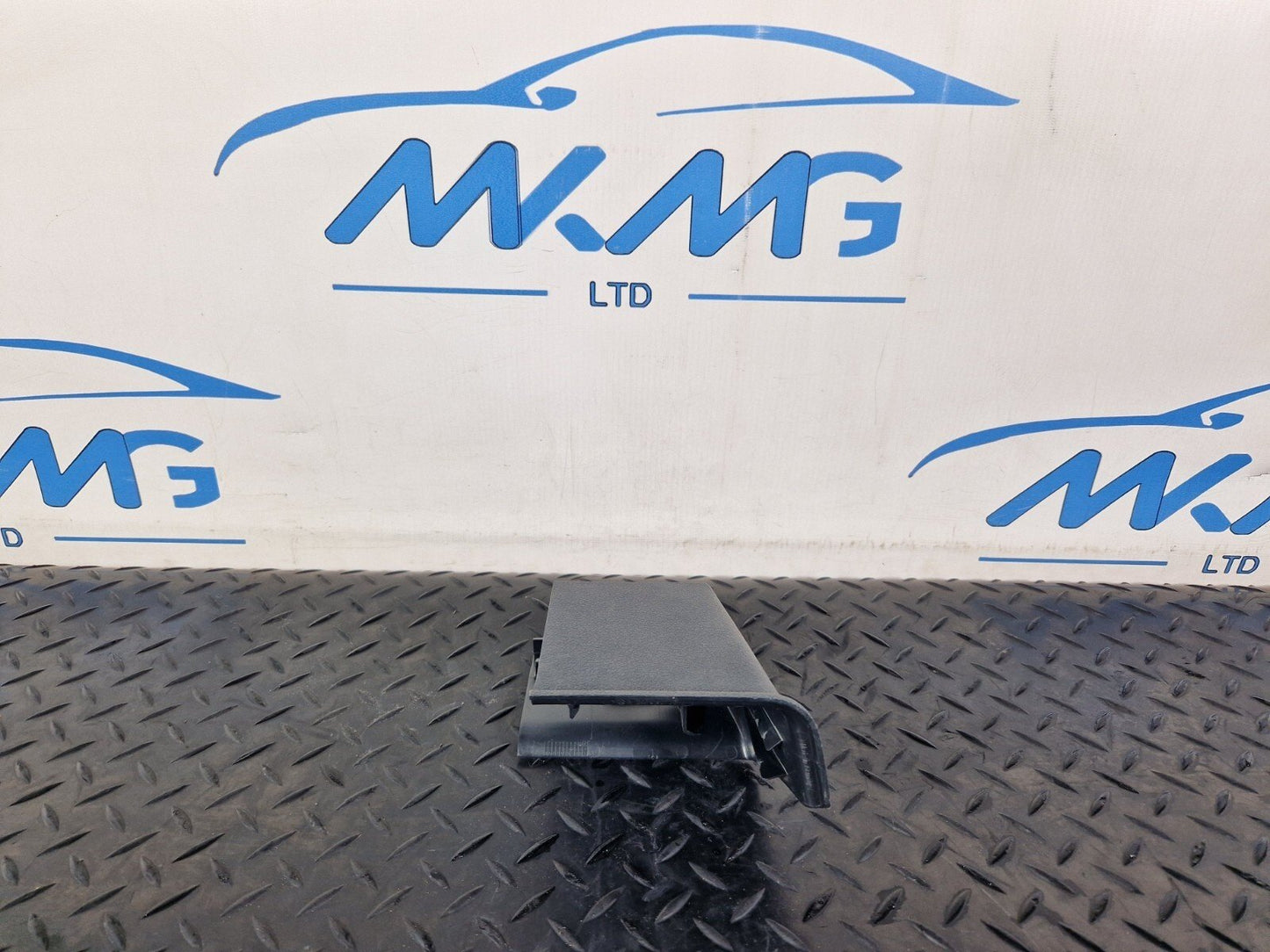 19-ON MERCEDES BENZ B CLASS W247 FRONT LEFT INNER SEAT RAIL COVER A2479190700