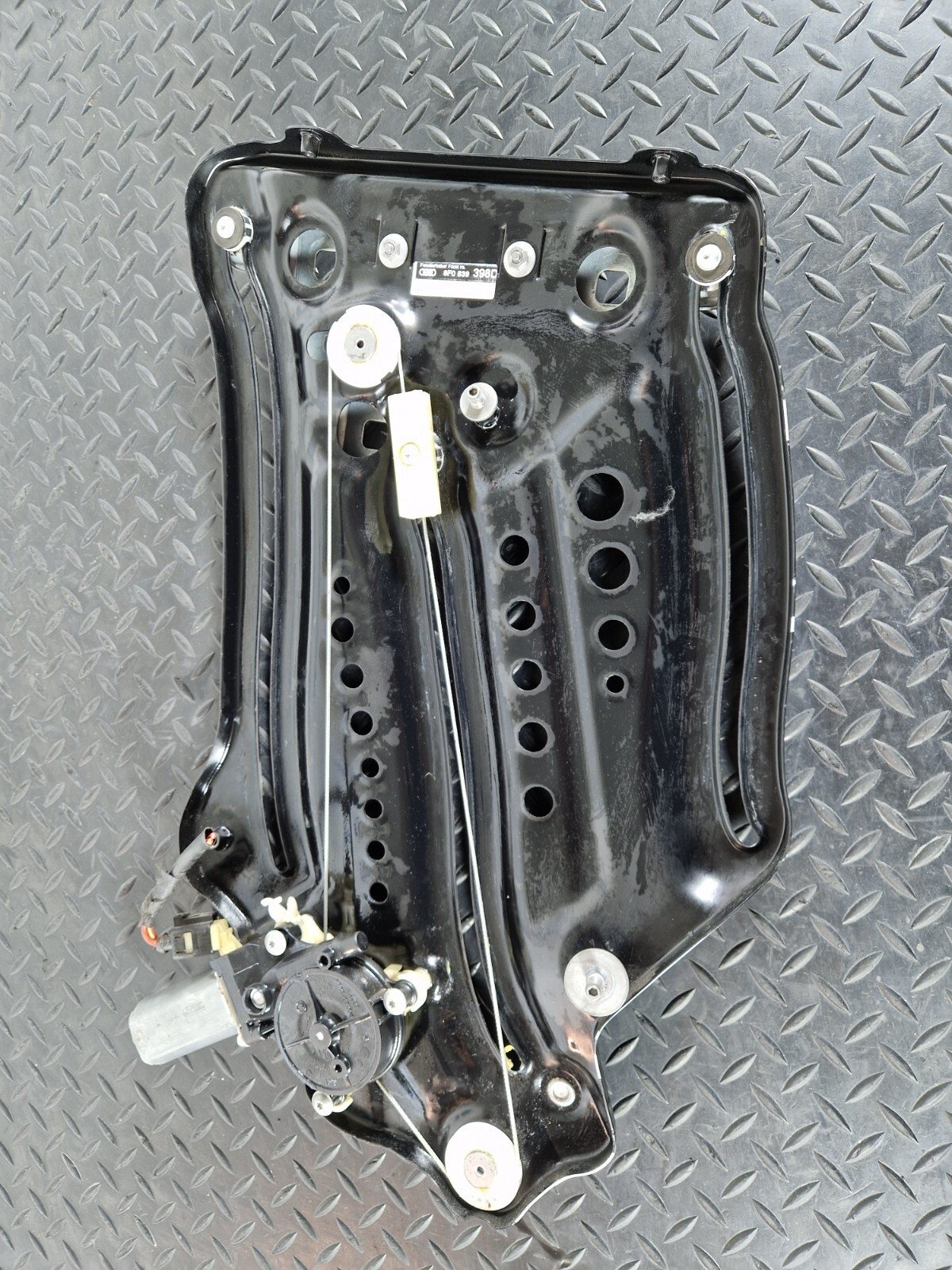 12-17 AUDI S5 CONVERTIBLE REAR RIGHT SIDE GLASS WINDOW REG & MOTOR 8F0839398D