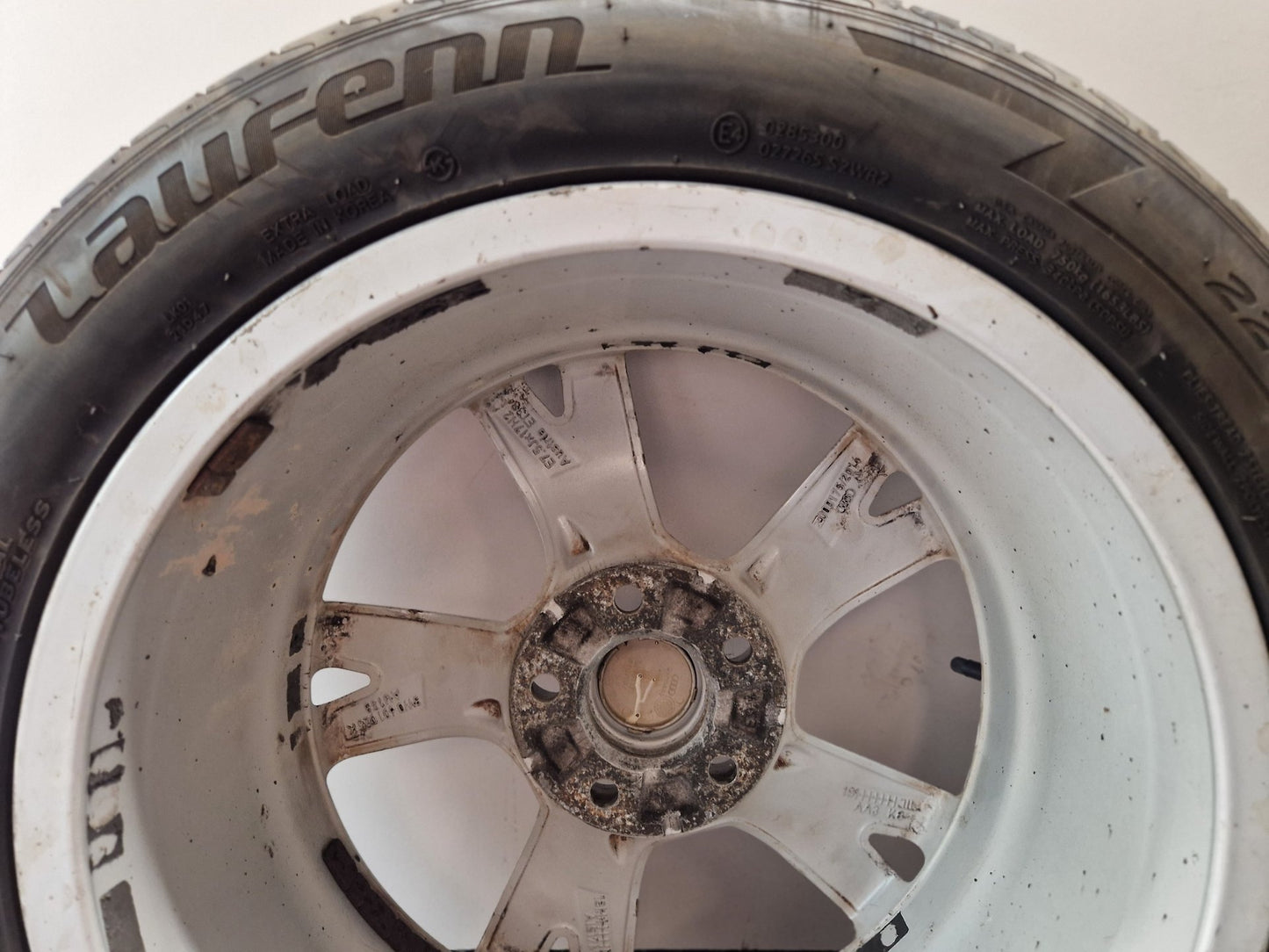 Audi A4 B9 17" Alloy Wheel with Tyre 225/50/17 8W0601025K ~3mm