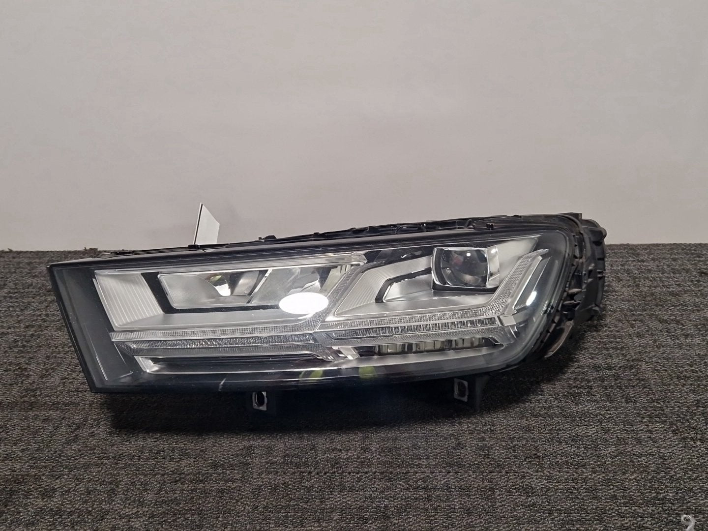 Audi Q7 4M Genuine Left N/S Passenger Headlight 4M0941033A