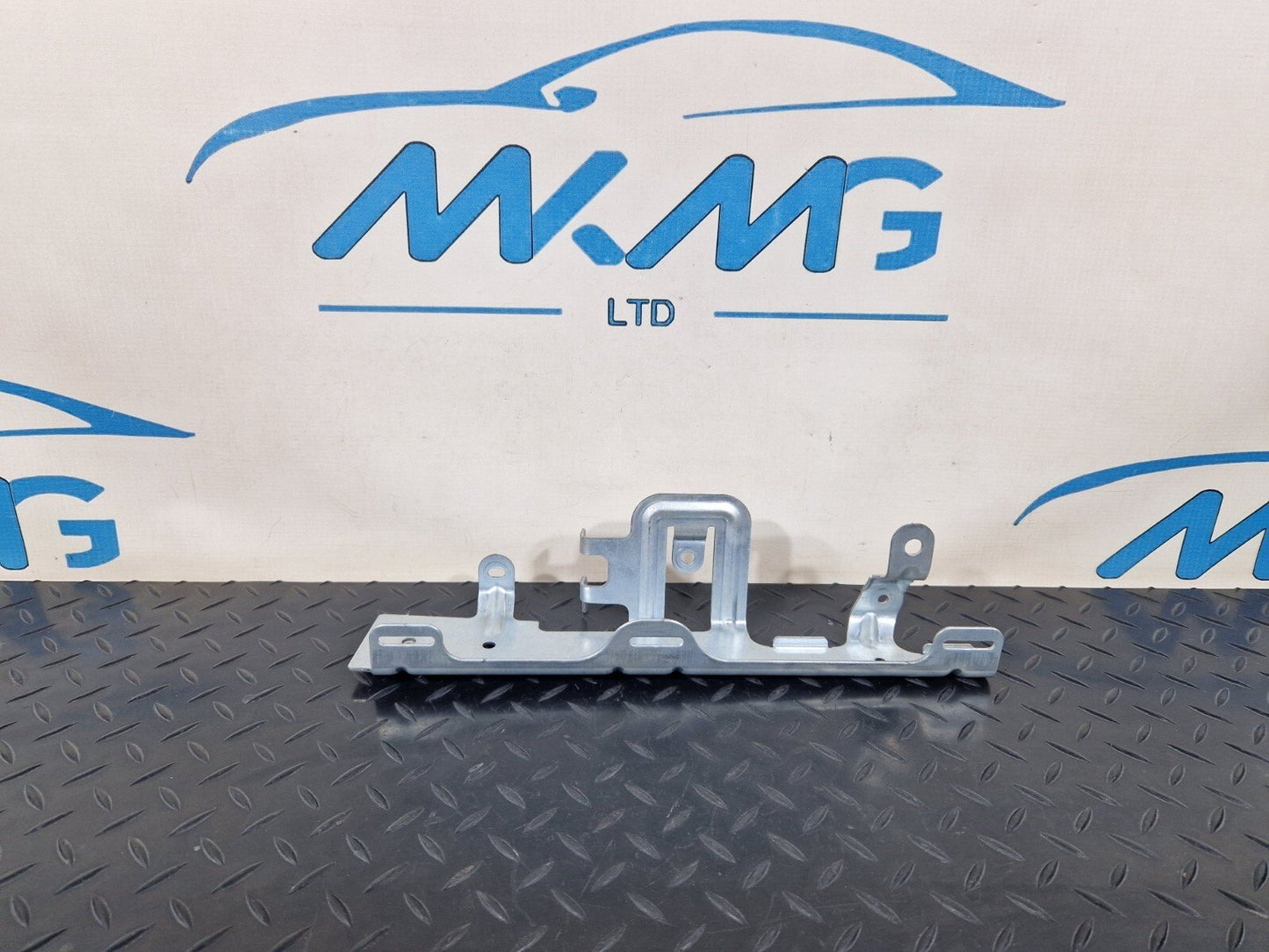 14-21 MERCEDES BENZ C200d W205 GENUINE LEFT SIDE N/S BOOT BRACKET A2056914300