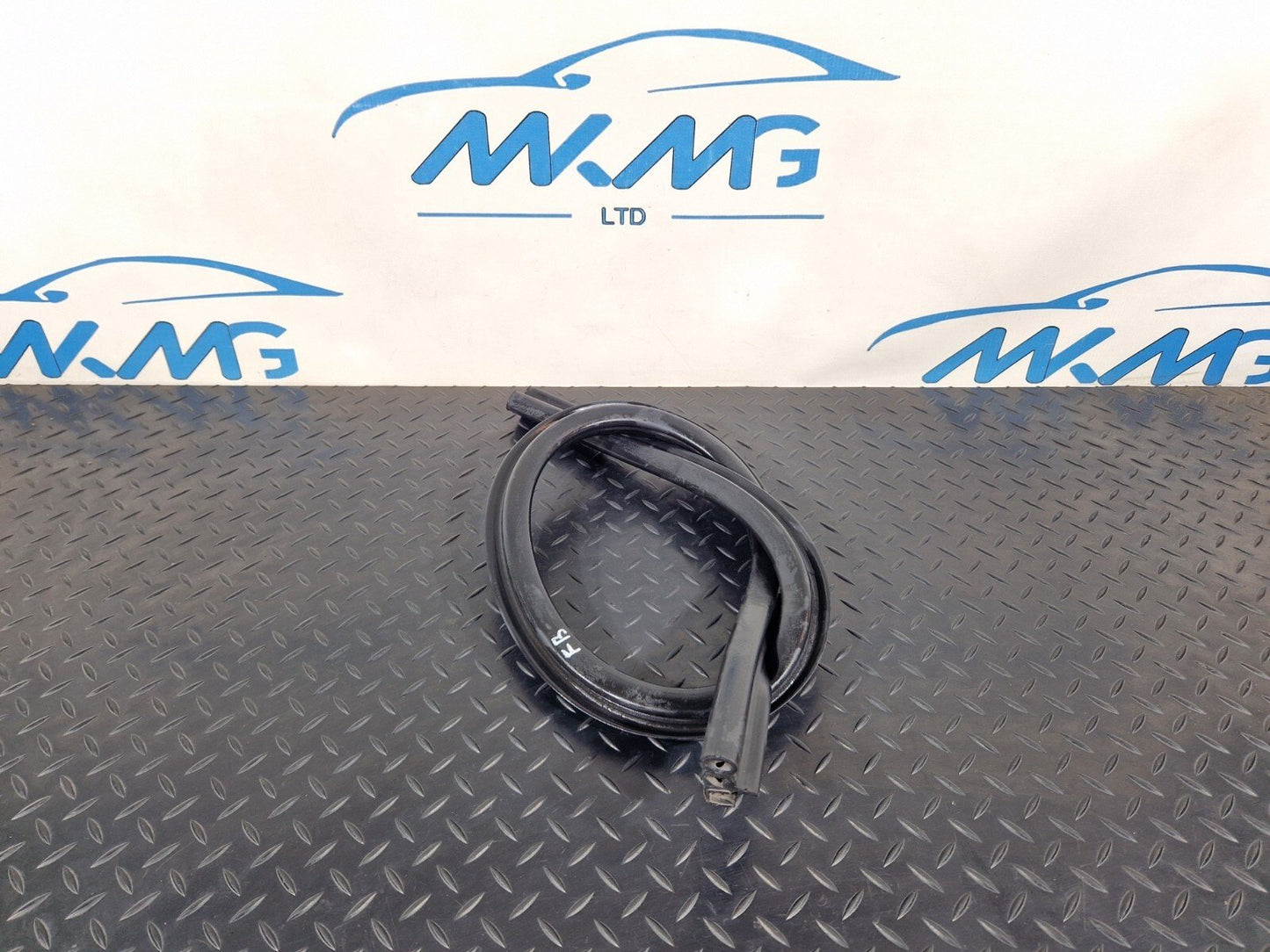 10-18 AUDI A7 4G S-LINE GENUINE ENGINE BAY BONNET RUBBER WEATHER SEAL 4G8823723A