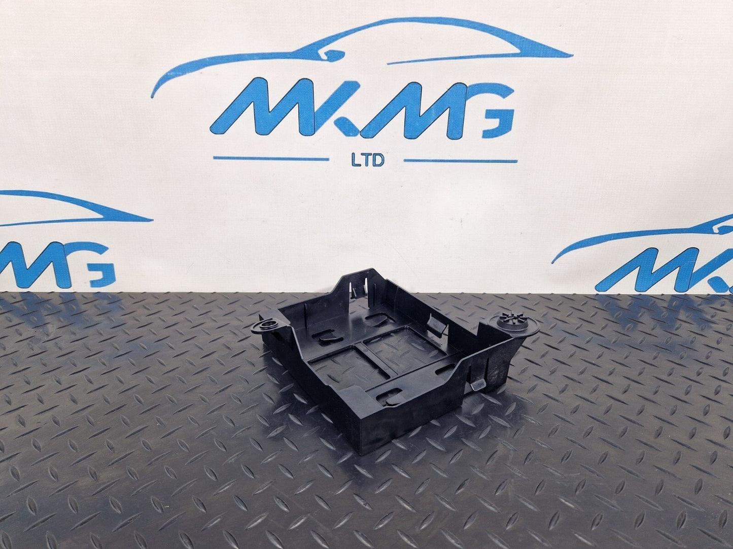10-18 AUDI A7 4G S-LINE GENUINE OEM BRACKET MOUNT TRIM 4G8907368