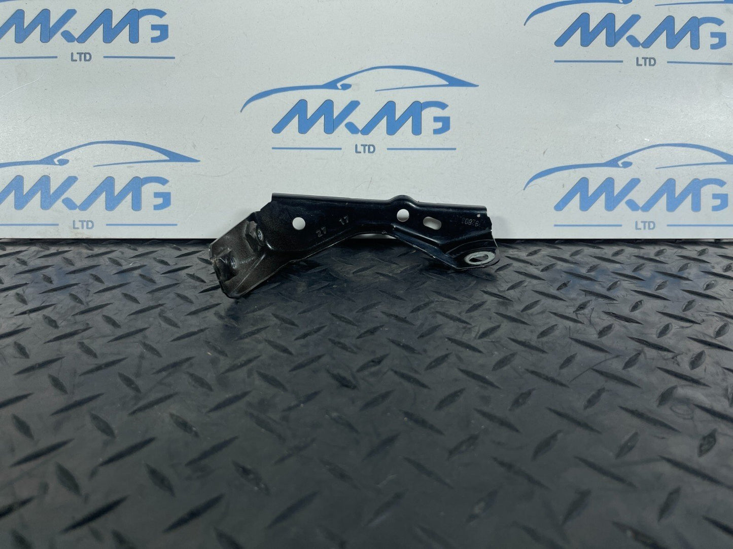 16-22 BMW X1 F48 GENUINE FRONT LEFT PASSENGER SIDE WING BRACKET 7392803