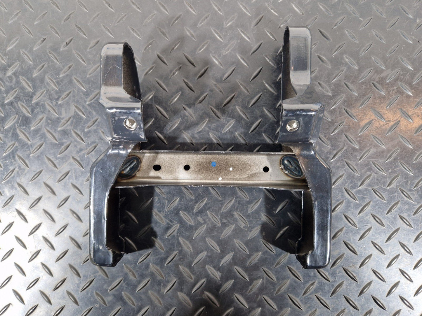 12-18 AUDI A6 C7 GENUINE OEM STEERING MECHANISM BRACKET 8K2419250C