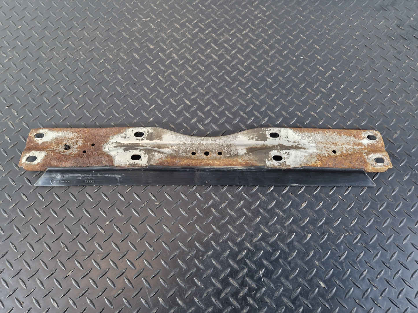 Audi A6 Allroad C7 UNDERBODY FLOOR PLATE CONNECTING STRUT 4G0803183
