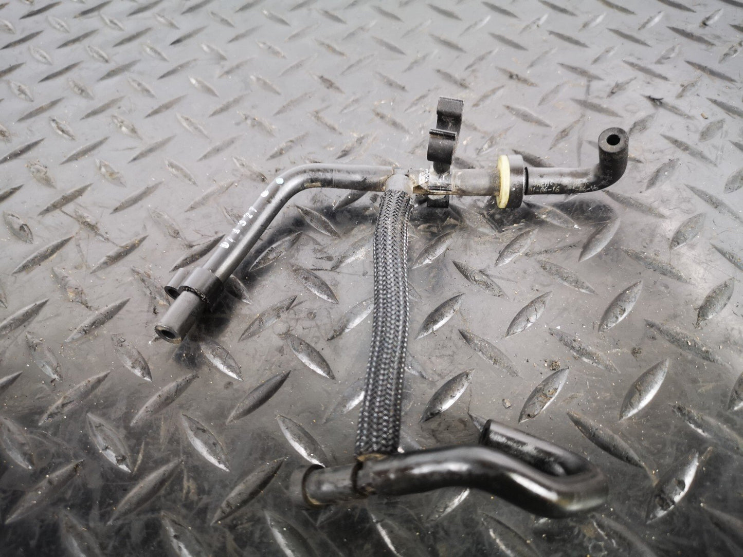 16-19 AUDI A4 B9 S-LINE GENUINE V6 3.0TDI CSW ENGINE VACUUM PIPE 059131375E