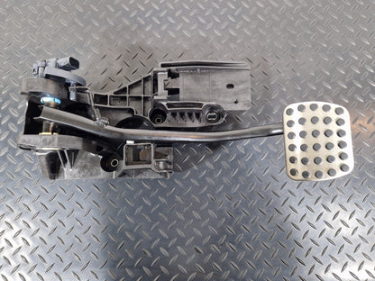 19-ON MERCEDES BENZ CLA C118 GENUINE BRAKE PEDAL ASSEMBLY A2472903800