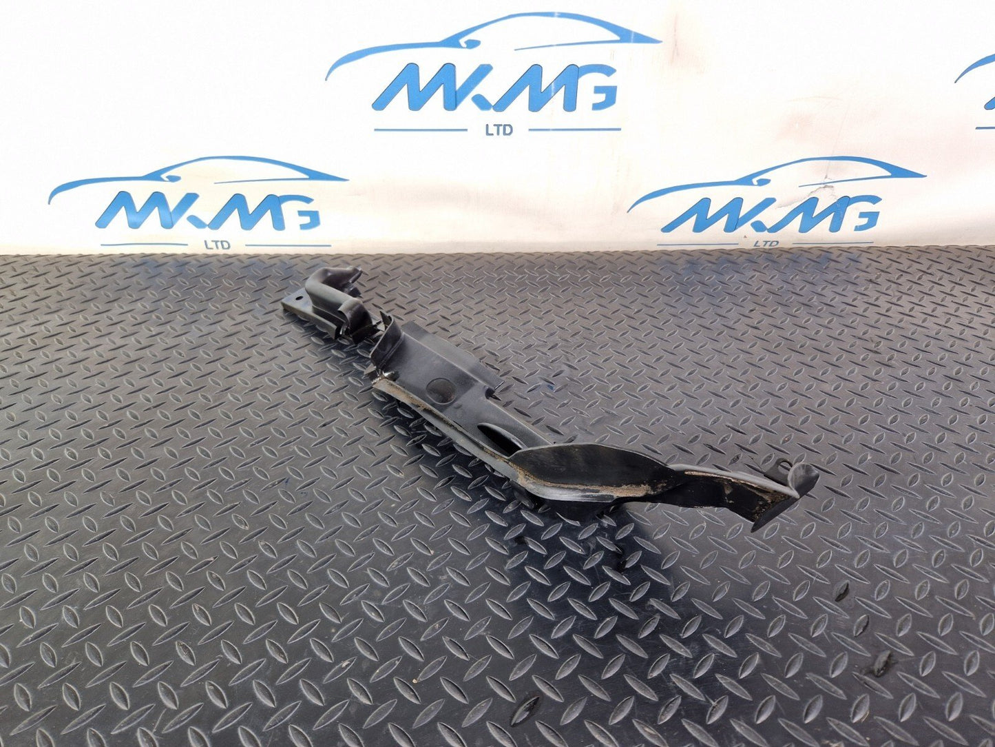 16-19 AUDI A4 B9 S-LINE GENUINE RIGHT DRIVER SIDE WING RUBBER SEAL 8W0821170