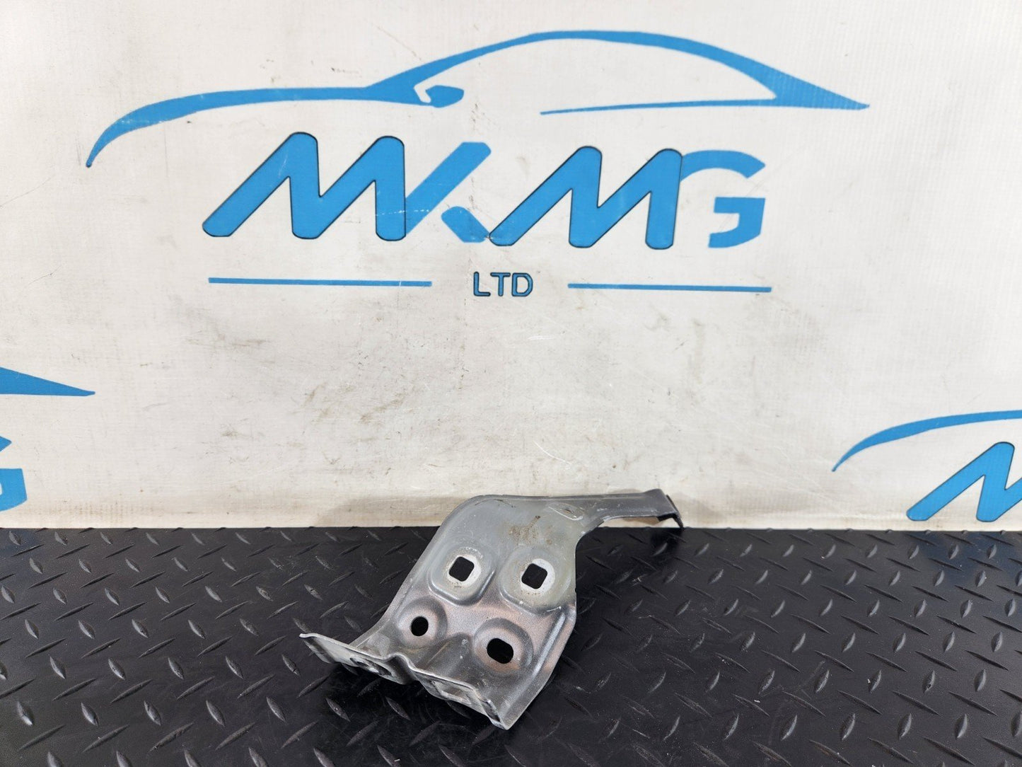 19-ON MERCEDES BENZ B CLASS W247 FRONT RIGHT FENDER FRONT BRACKET A2478810400