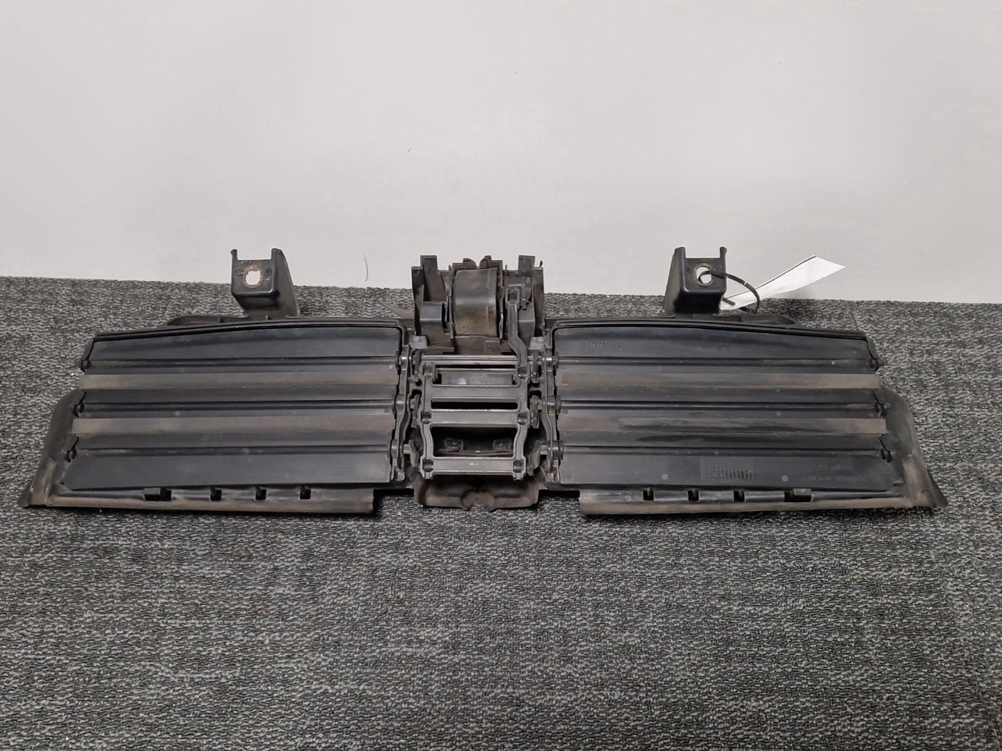 BMW 318i E90 Saloon Genuine Air Intake Shutter Bumper Grille Panel Assembly