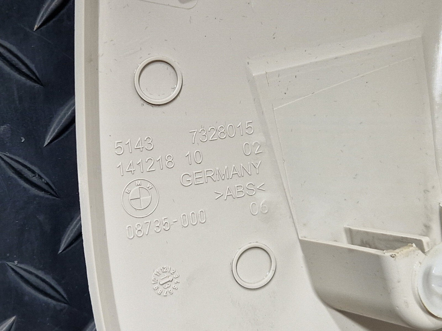 11-18 BMW 6 SERIES F06 RHD FRONT LEFT BOTTOM FOOT AREA TRIM COVER 7328015