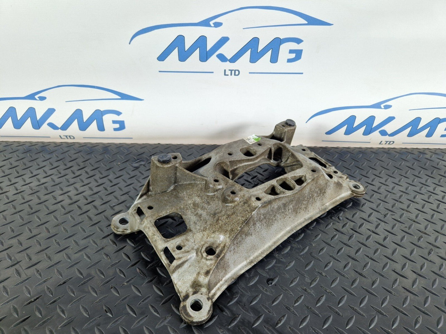 16-19 AUDI A4 AVANT B9 GENUINE GEARBOX TRANSMISSION BRACKET 8W0399262AE