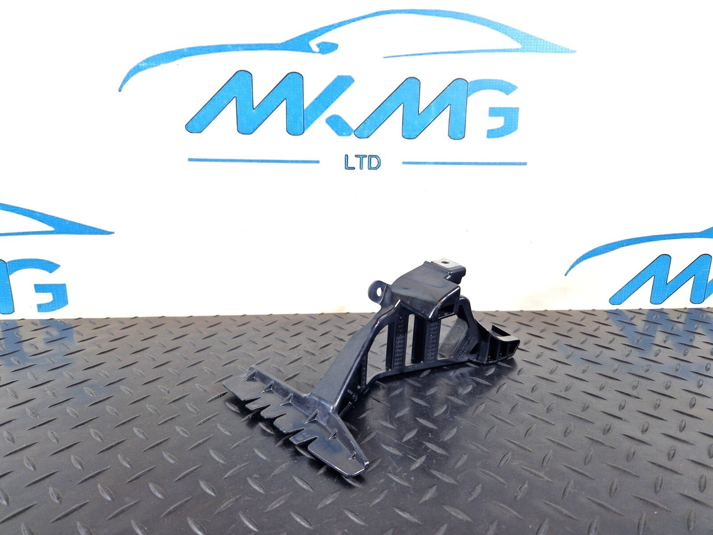 14-19 MERCEDES BENZ GLA X156 REAR LEFT BUMPER HOLDER BRACKET A1568853300