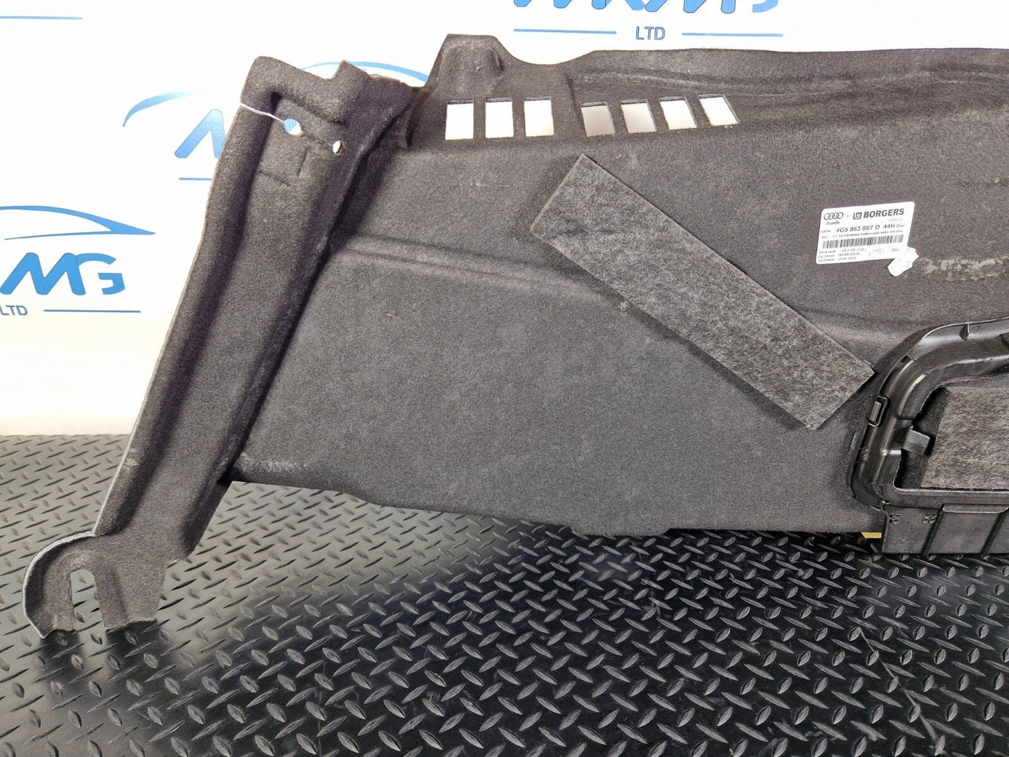 12-18 AUDI A6 C7 GENUINE REAR LEFT SIDE BOOT PANEL COVER 4G5863887D