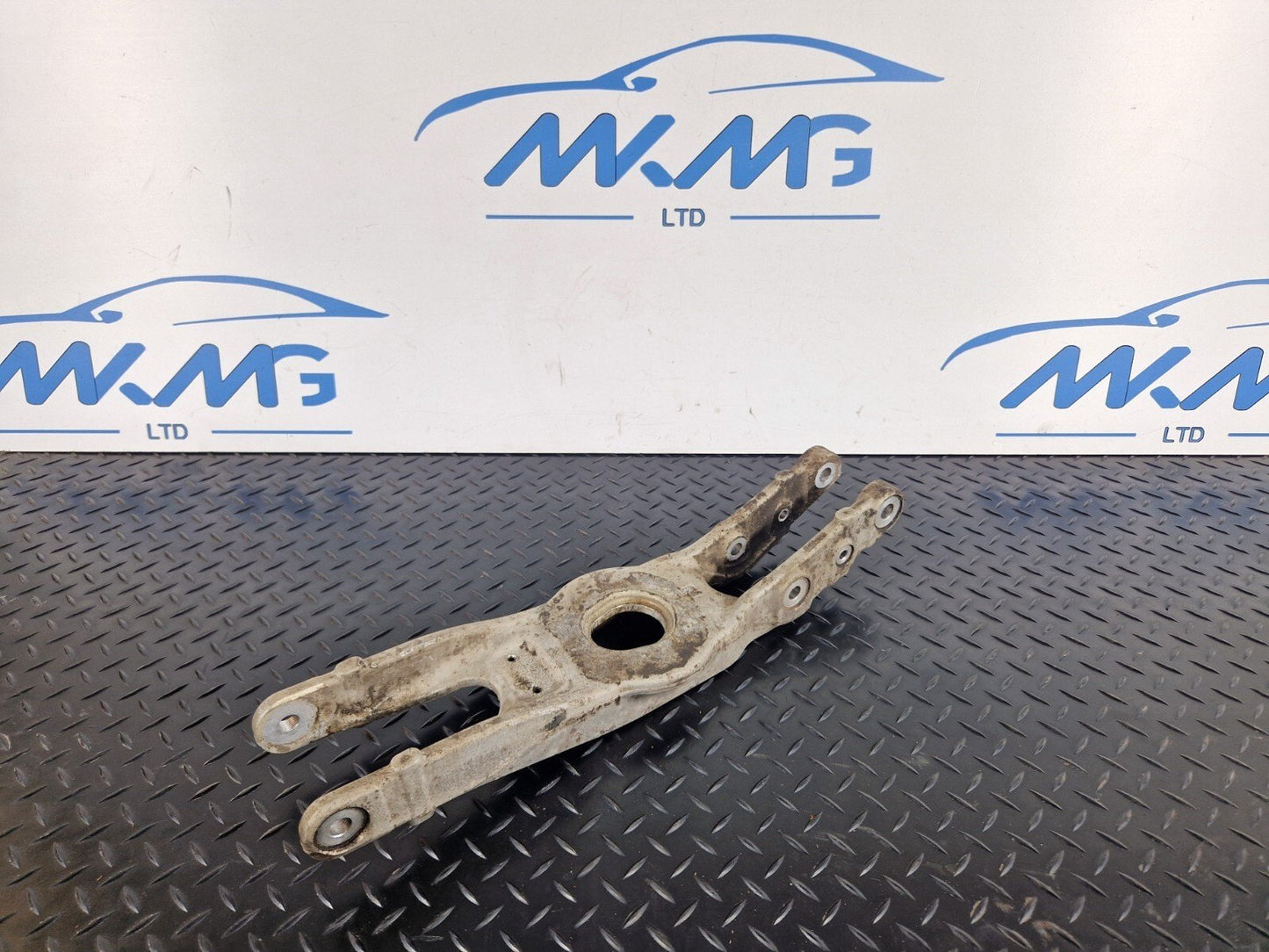 14-21 MERCEDES BENZ C300h W205 GENUINE REAR LEFT LOWER WISHBONE A2053503900