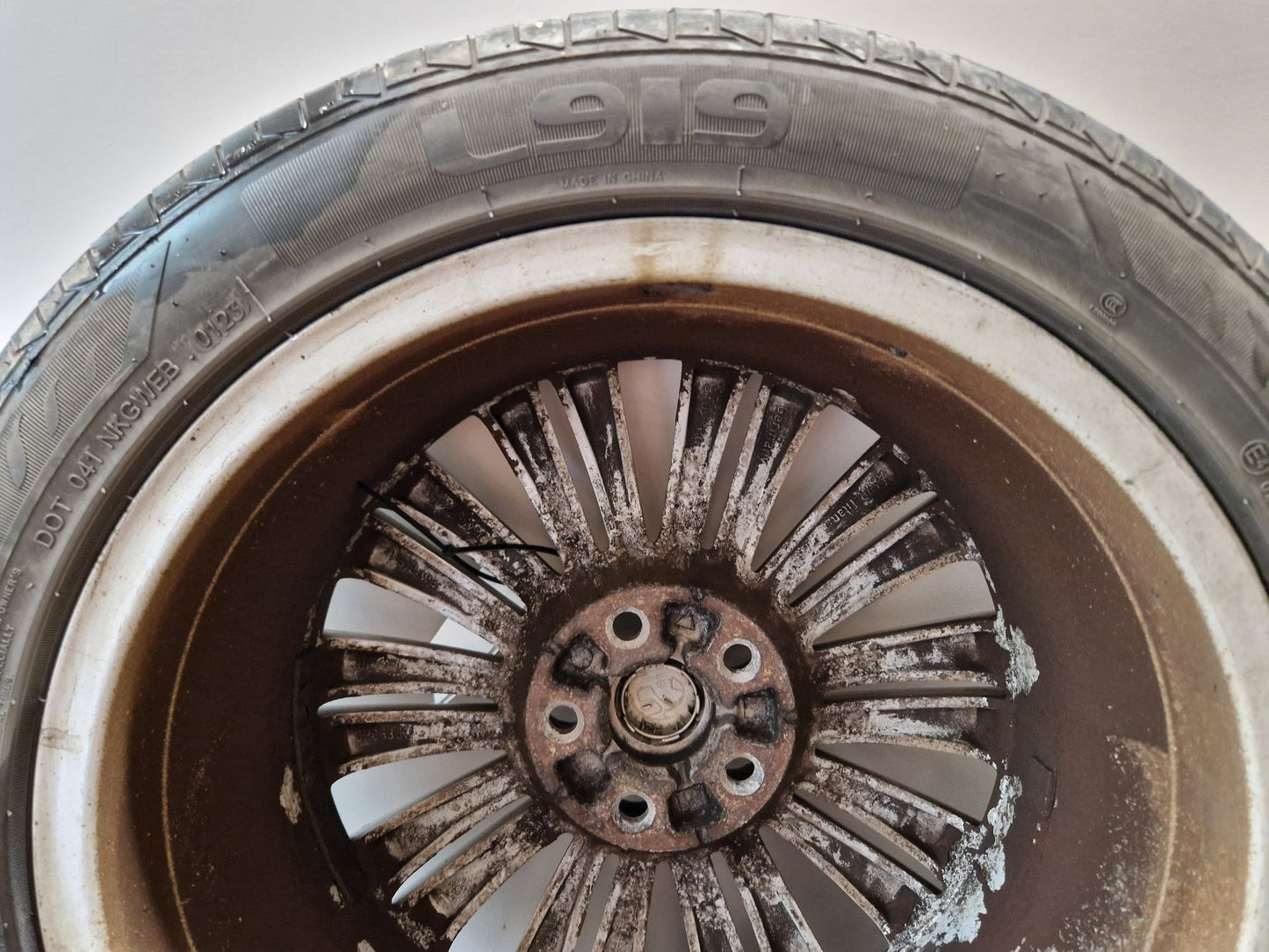 Vauxhall Astra MK6 (J) (A3400) 17" Alloy Wheel with Tyre 215/50/17 ~6mm