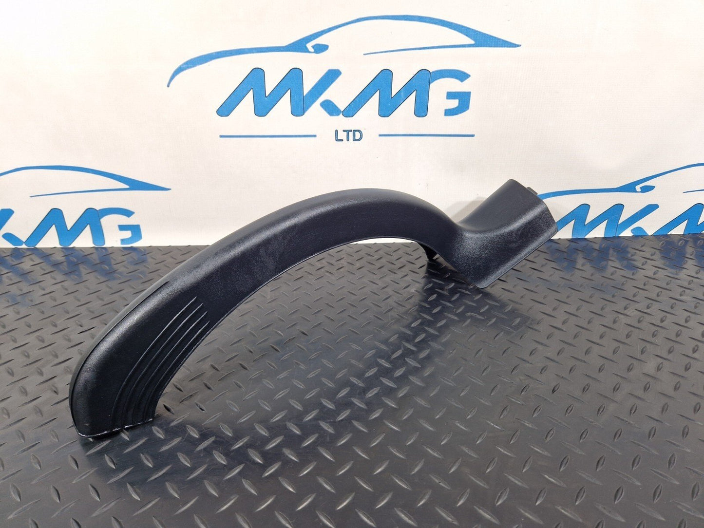 19-ON MERCEDES BENZ CLA C118 TRUNK LID HINGE COVER TRIM LEFT A1188210000
