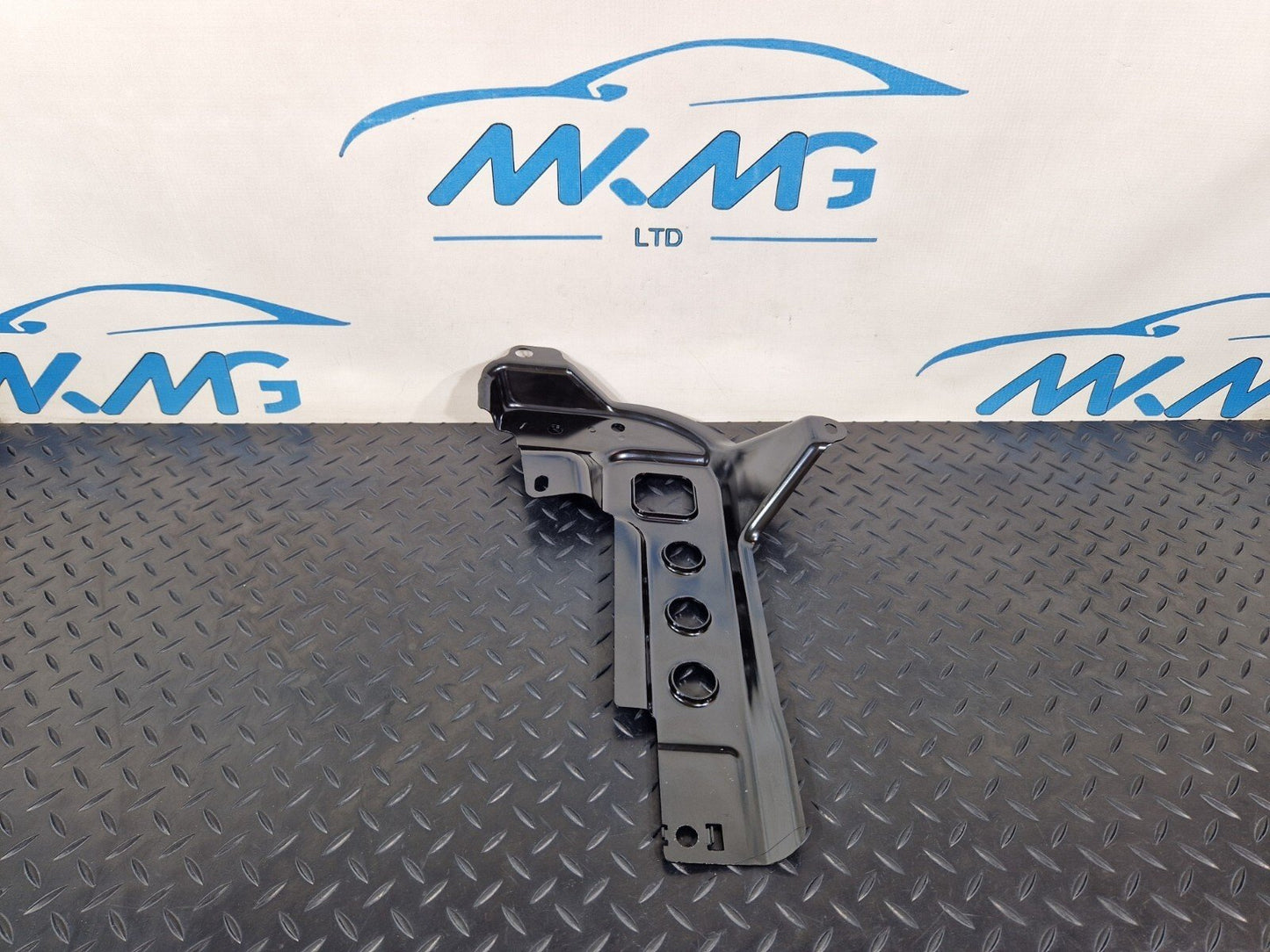 14-21 MERCEDES BENZ W205 OEM BOOT TRUNK FLOOR LEFT SUPPORT BRACKET A2056100102