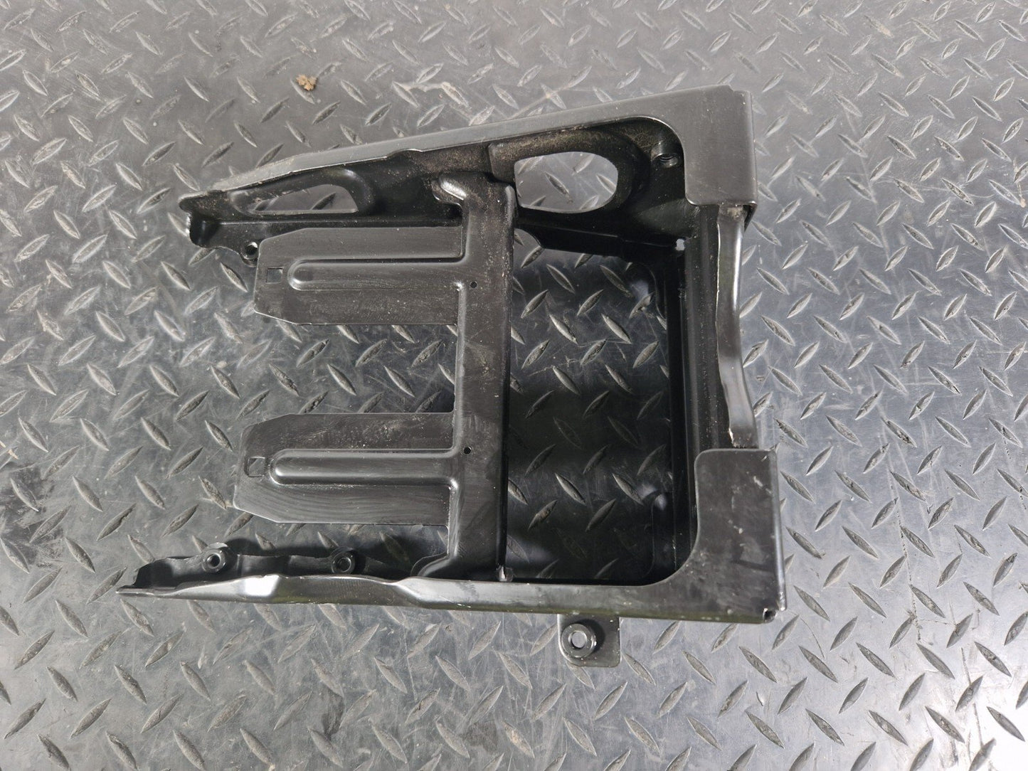 19-ON MERCEDES BENZ A CLA C118 W177 ENGINE BAY SUPPORT BRACKET A2475452601