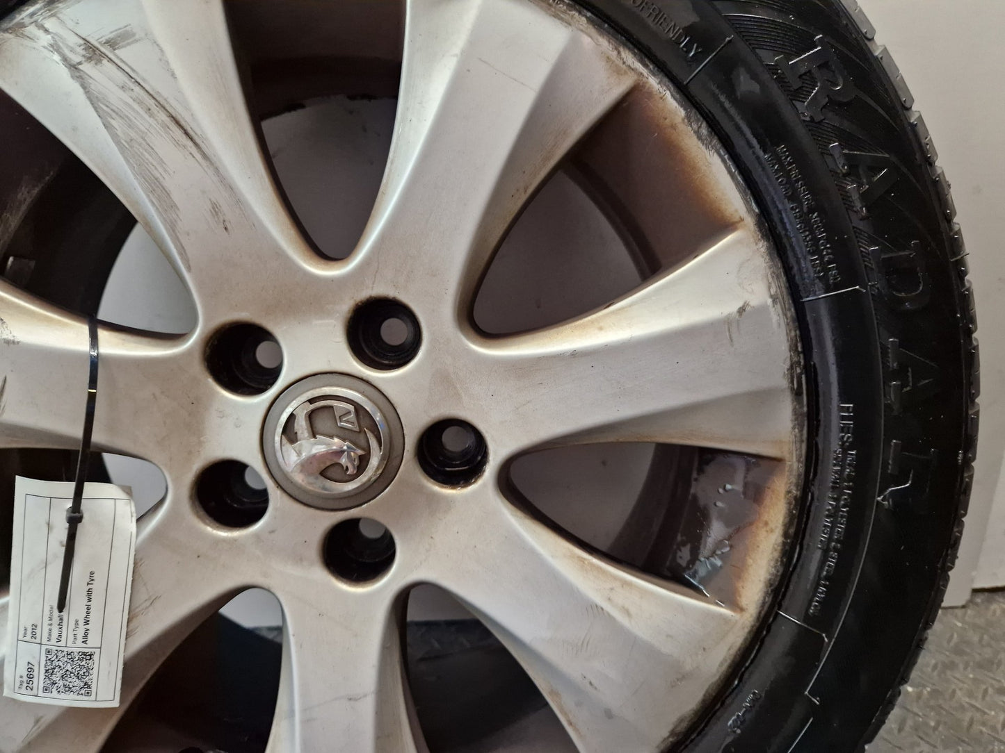 Vauxhall Meriva MK2 (B) (4470) 16" Alloy Wheel with Tyre 205/55/16 ~6mm 13260605