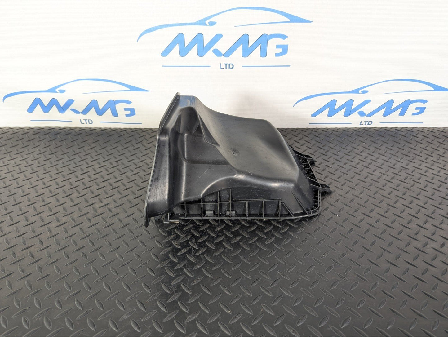 11-19 MERCEDES BENZ ML W166 GENUINE OEM AIR FILTER BOX COVER A1668300153