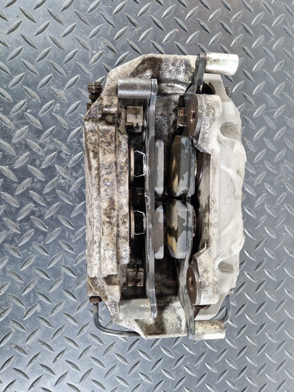 16-19 AUDI A4 B9 AVANT FRONT RIGHT BRAKE CALIPER WITH BRAKE PAD 8W06BG