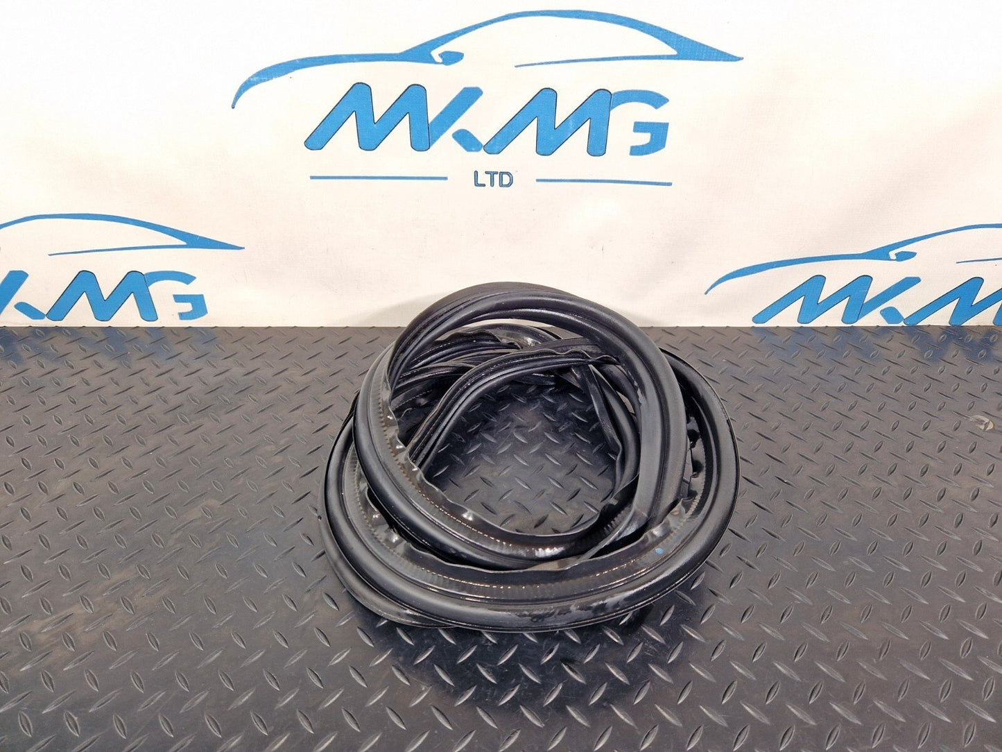 14-21 MERCEDES BENZ C200 W205 GENUINE TRUNK RUBBER SEAL A2057505700