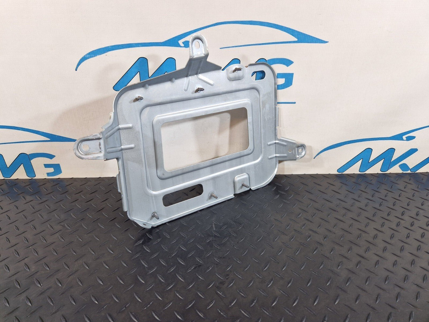 18-ON MERCEDES A CLASS W177 SPEEDOMETER MODULE BRACKET HOLDER MOUNT A2475455700