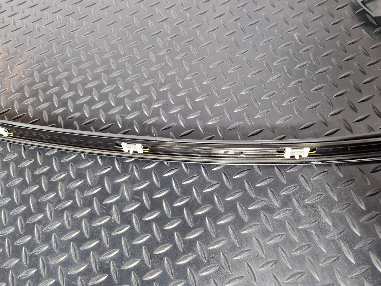 11-18 BMW 6 SERIES F06 LEFT WINDOWS SURROUND TOP UPPER ROOF STRIP 7275303