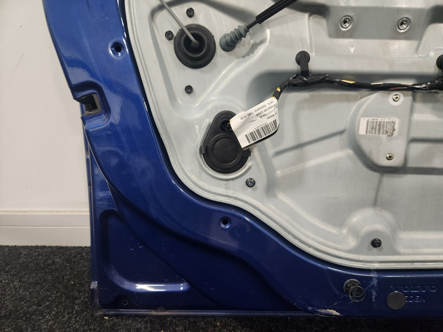 Volvo V50 MK2 FL (MW) Estate Front Left Complete Door in Brilliant Blue Pearl
