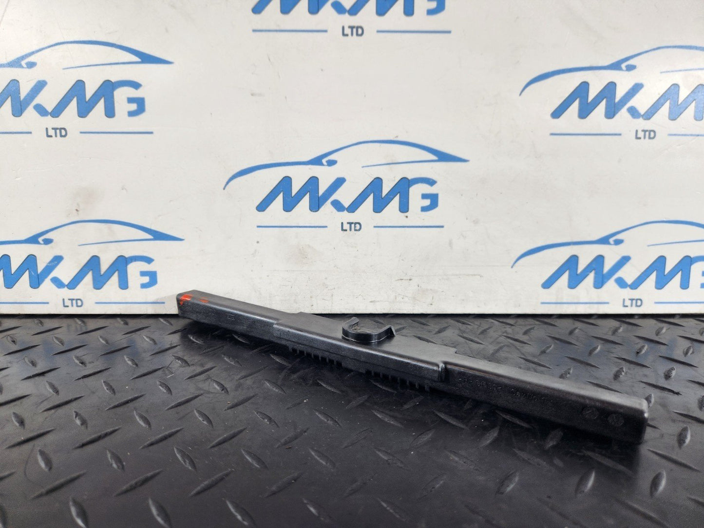 16-22 MERCEDES BENZ X253 GENUINE BATTERY BOX BASE HOLDER STAND A2056200018