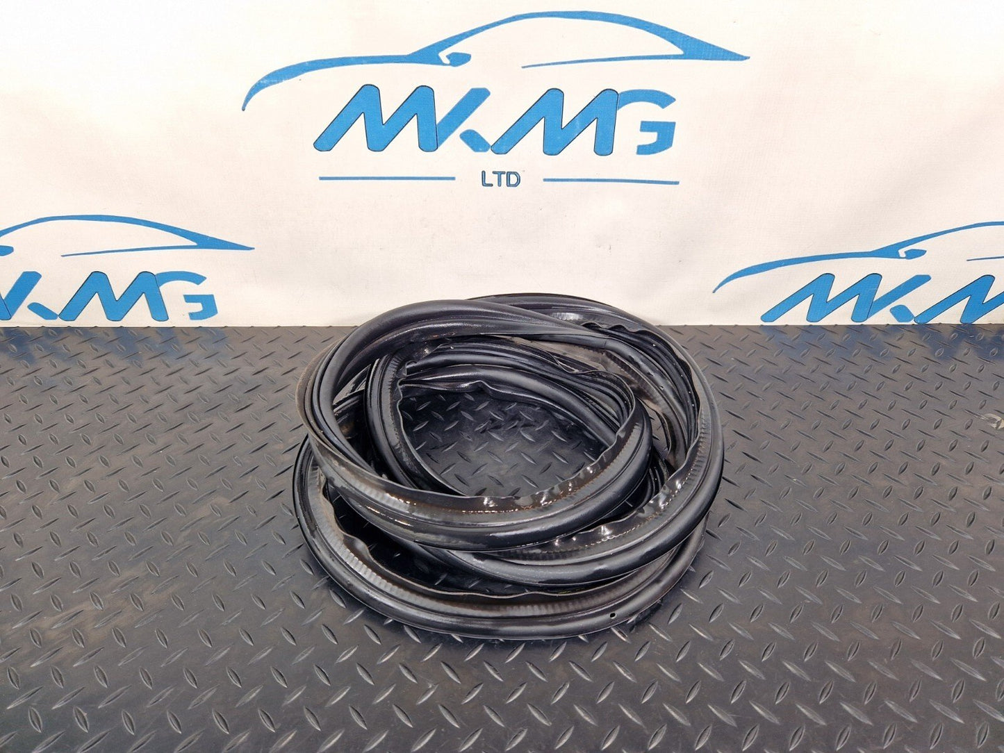 14-21 MERCEDES BENZ C200 W205 GENUINE TRUNK RUBBER SEAL A2057505700