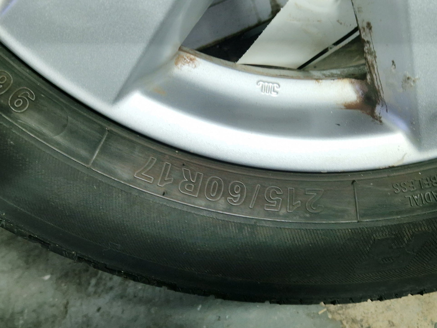 Nissan X-Trail MK2 (T31) 17" Alloy Wheel with Tyre 215/60/17 ~4mm
