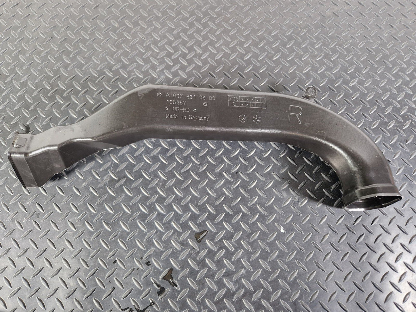 18-ON MERCEDES BENZ SPRINTER W907 OEM AIR DUCT A9078310900