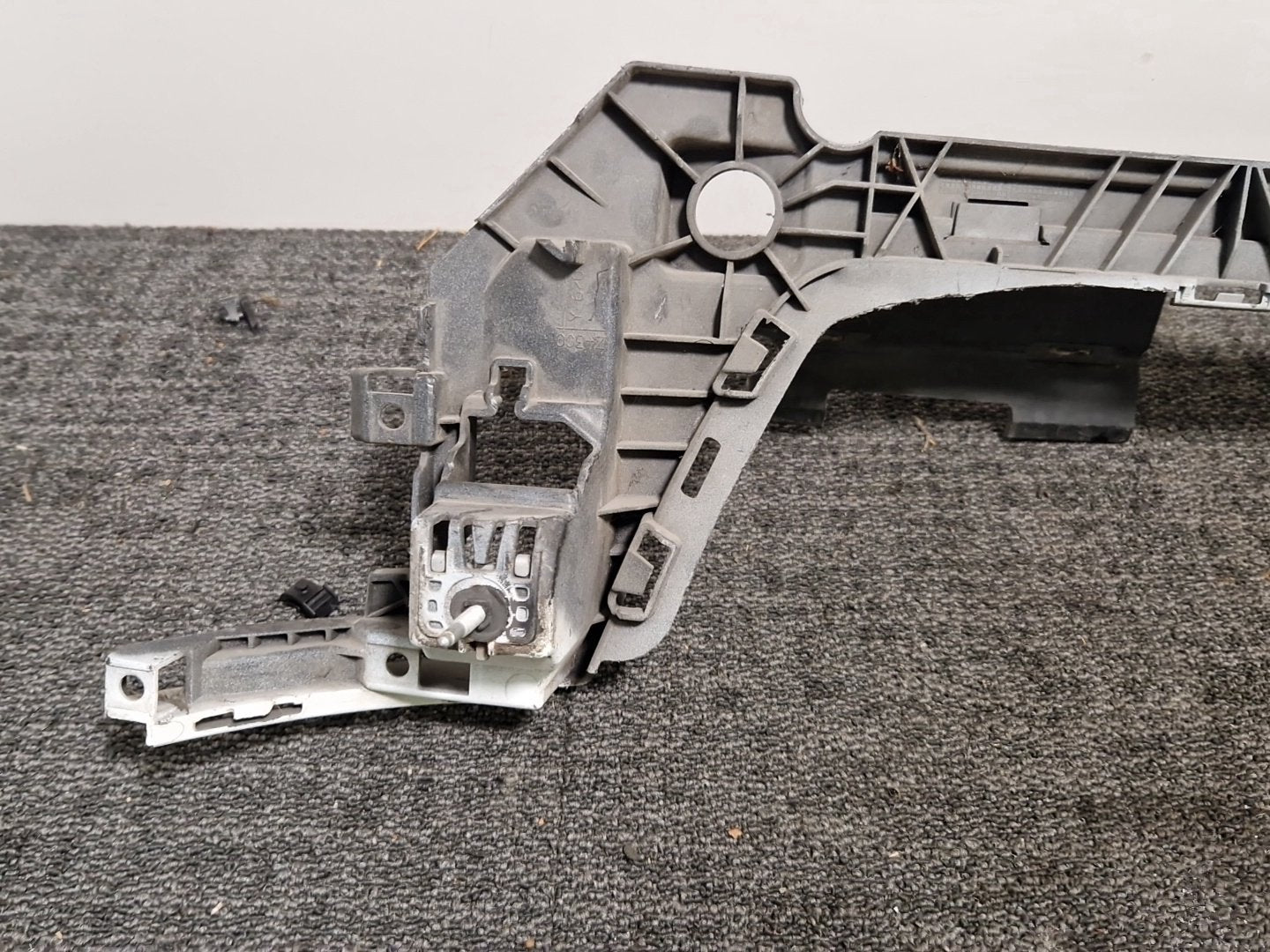 Audi A4 B9 Rear Centre Bumper Support Bracket 8W9807385