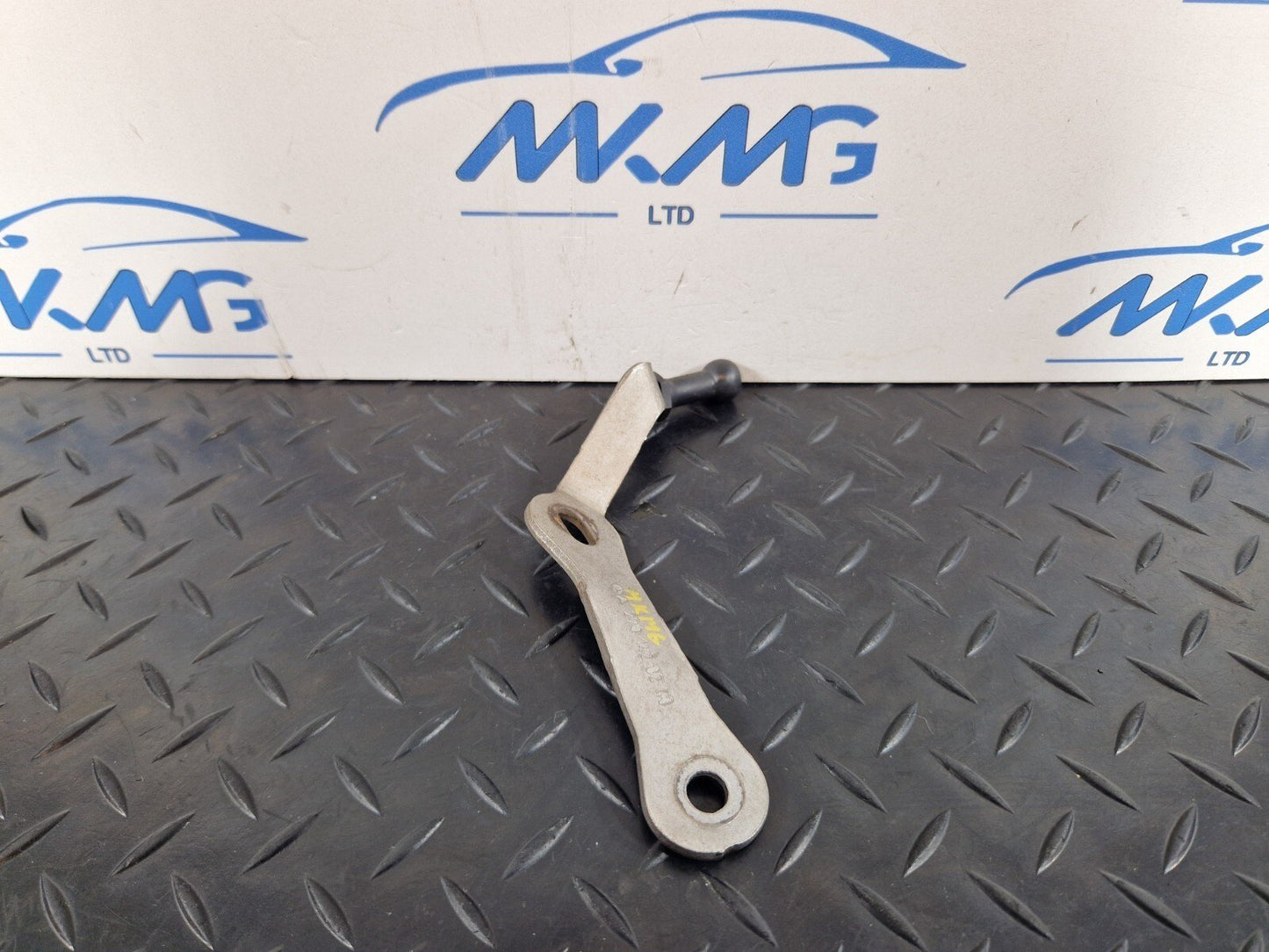 14-20 MERCEDES BENZ GLA X156 OEM EXHAUST SYSTEM FRONT PIPE UPPER BRACKET MOUNT