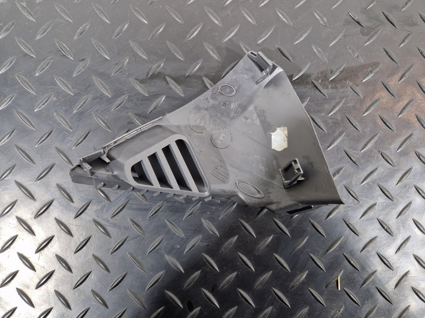 18-ON MERCEDES BENZ SPRINTER W907 W910 DASHBOARD AIR VENT TRIM A9106803100